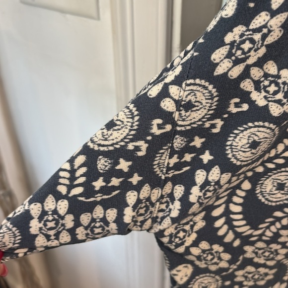 LuLaRoe blue/white print Heidi Baby doll dress - Button-Down - small- pockets - Picture 4 of 4